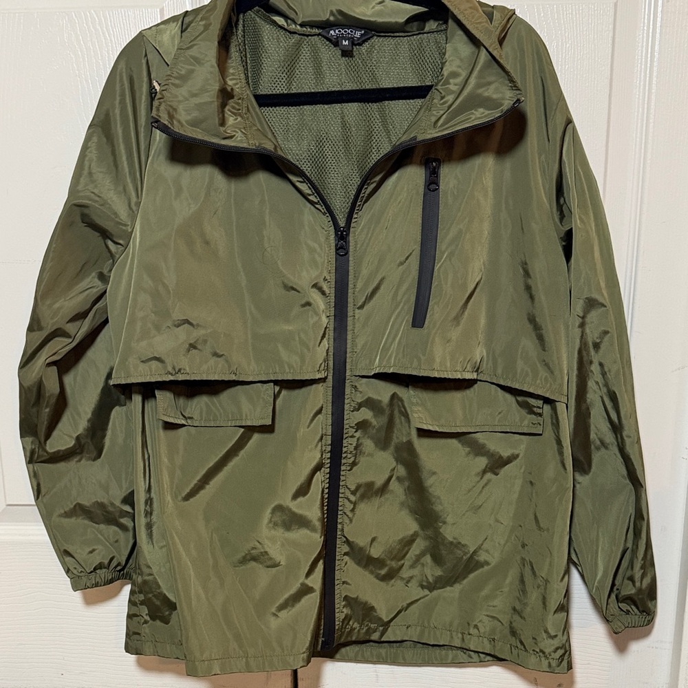 Women’s Olive Packable Raincoat Jacket. Size Medium